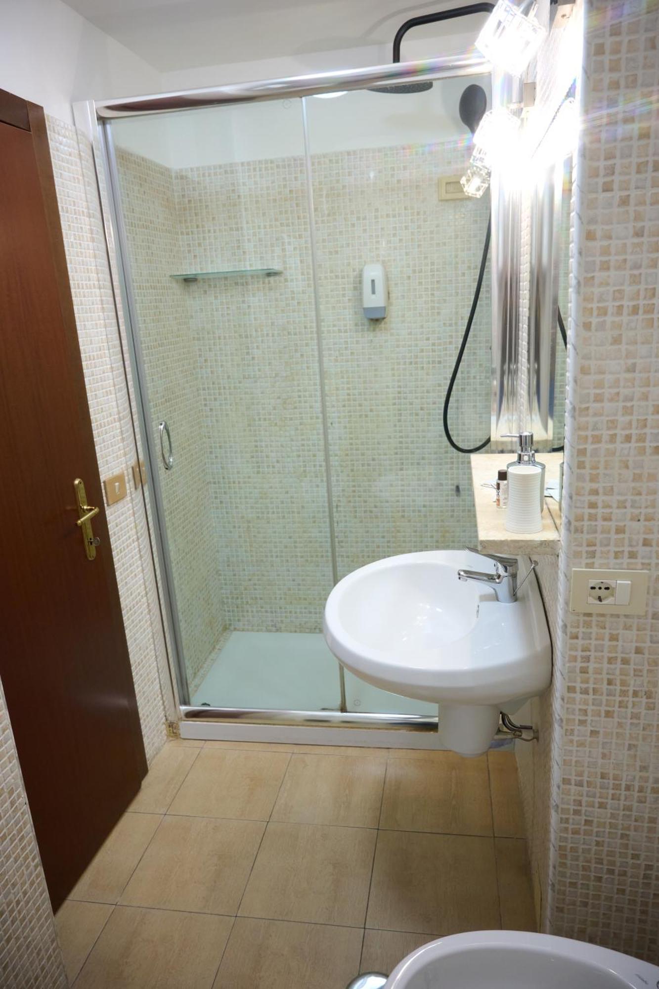 ออน เดอะ เรนไบว์ บีแอนด์บี Bed & Breakfast โรม ภายนอก รูปภาพ