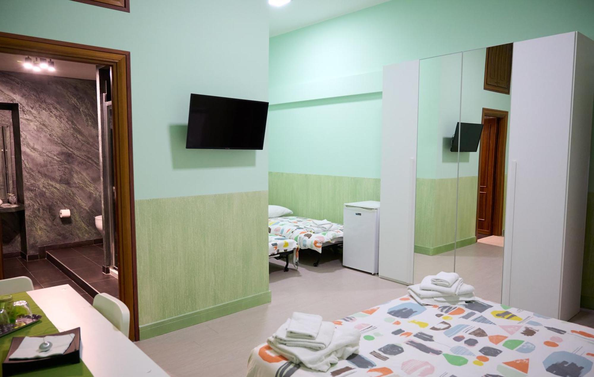 ออน เดอะ เรนไบว์ บีแอนด์บี Bed & Breakfast โรม ภายนอก รูปภาพ