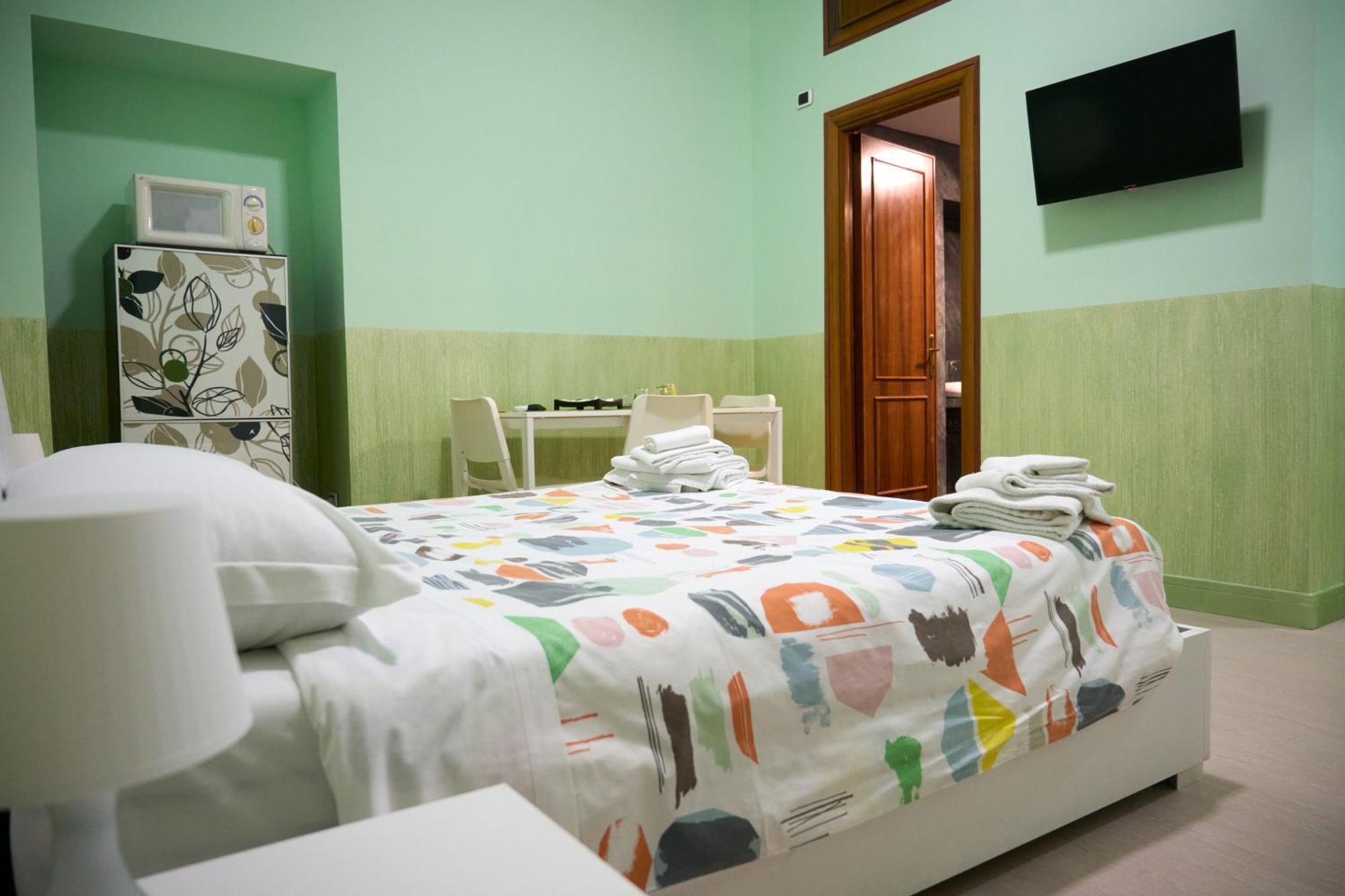 ออน เดอะ เรนไบว์ บีแอนด์บี Bed & Breakfast โรม ภายนอก รูปภาพ